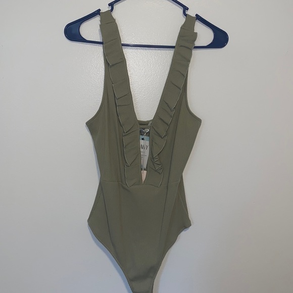 Boutique Body suit - Picture 1 of 5